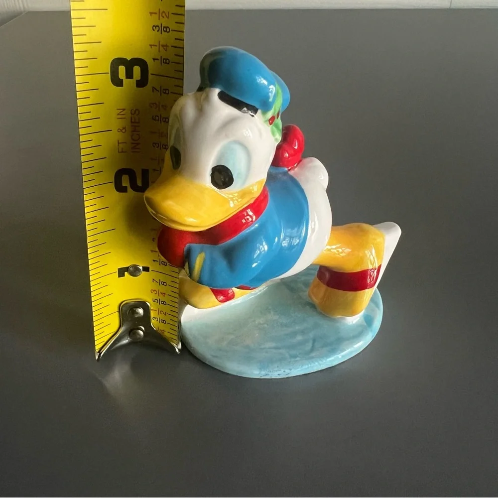 Vintage‎ Disney Ice Skating Donal Duck Ceramic Japan Christmas